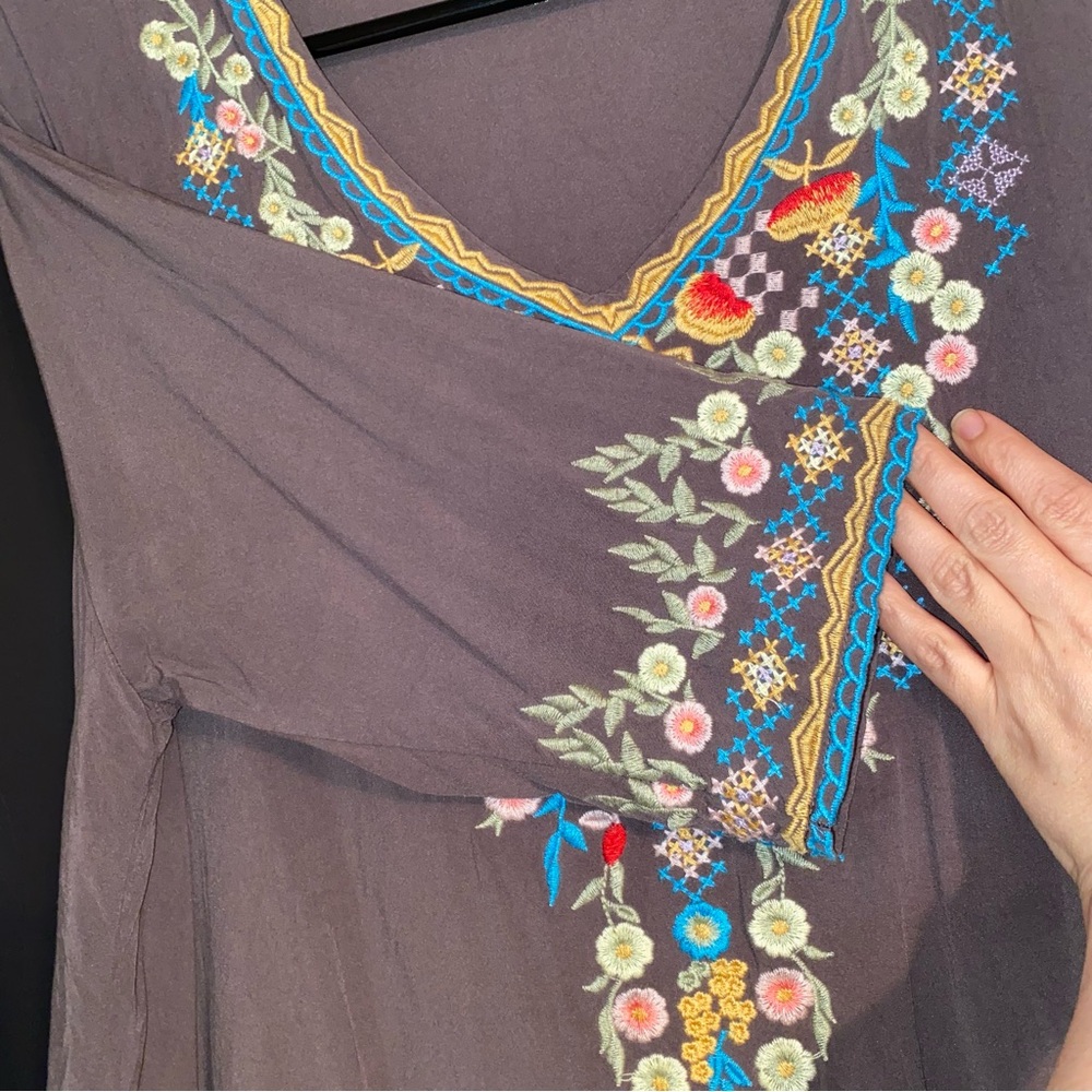 Embroidered with floral design Gray Blouse with V-Neck and 3 1/4 sleeves